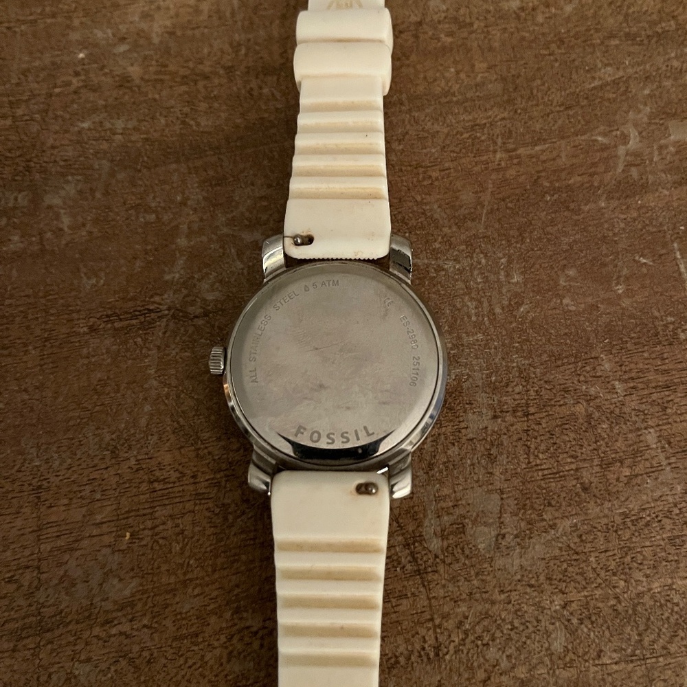 Fossil White Leather Strap Silver Tone Watch ES 2980 - Picture 3 of 3